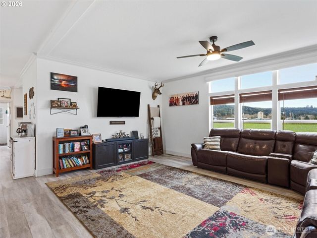 4 Nature Loop, Cathlamet, WA 98612