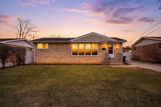 355 IRIS Lane, Chicago Heights, IL 60411