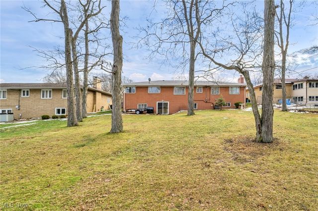 1691 E Parkhaven Drive, Seven Hills, OH 44131