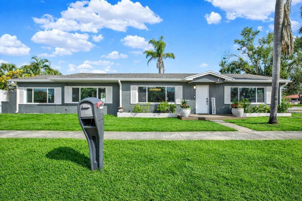 8001 GULF BLVD, St Pete Beach, FL 33706