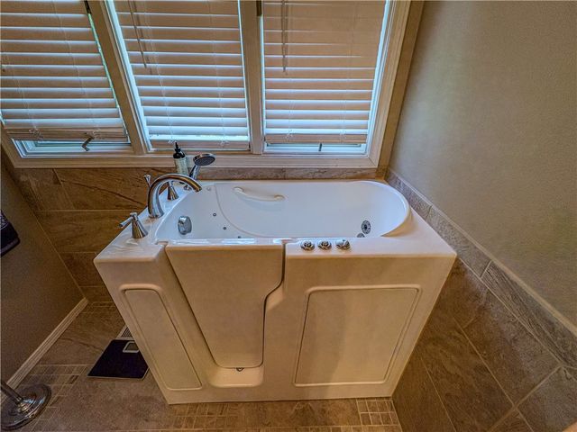 8 Timbercrest Lane, Bella Vista, AR 72715
