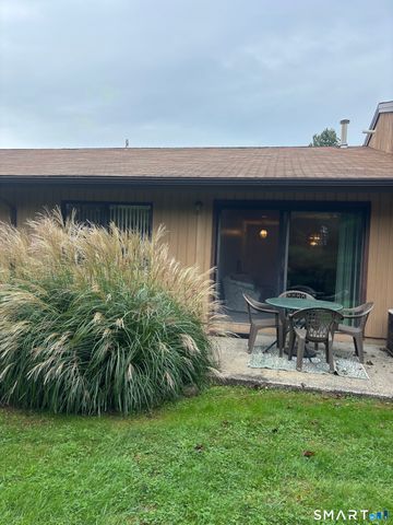 415 Asbury Ridge 415, Shelton, CT 06484