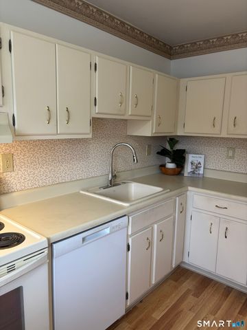 415 Asbury Ridge 415, Shelton, CT 06484