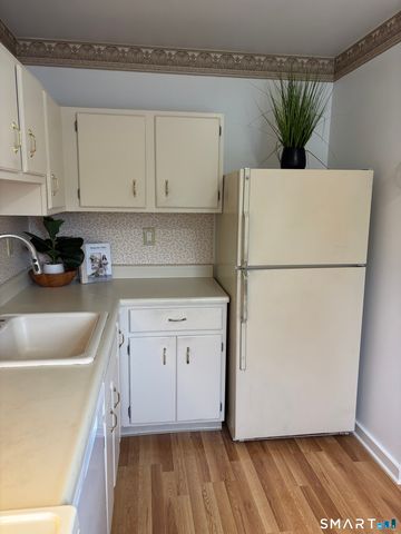 415 Asbury Ridge 415, Shelton, CT 06484