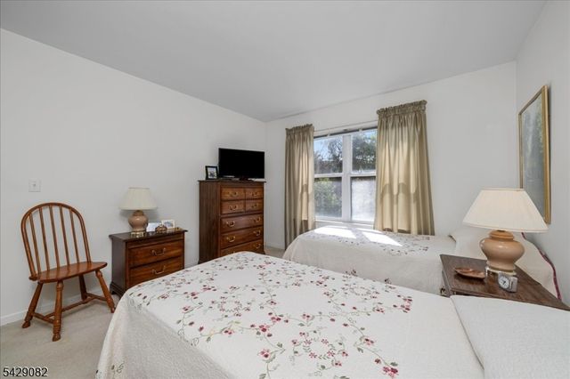13 Eagles Nest Ln, Hardyston Twp., NJ 07419