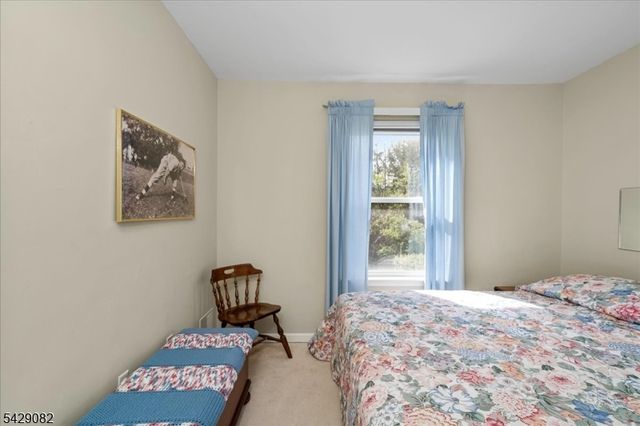 13 Eagles Nest Ln, Hardyston Twp., NJ 07419