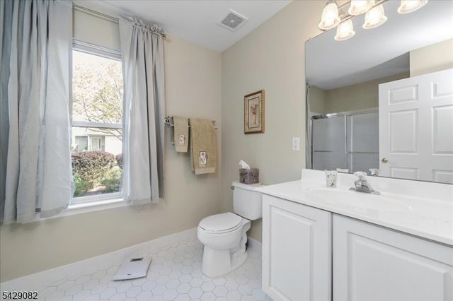 13 Eagles Nest Ln, Hardyston Twp., NJ 07419