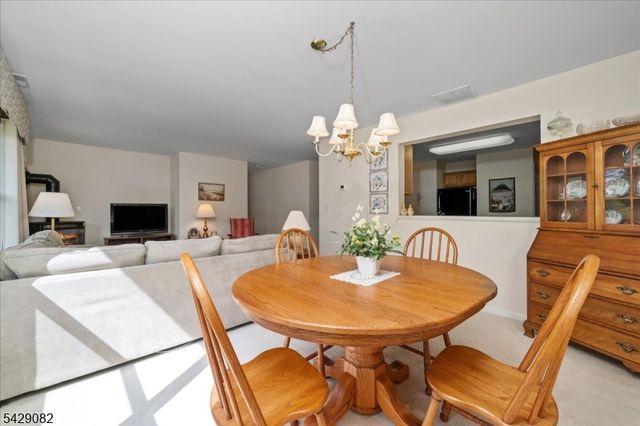 13 Eagles Nest Ln, Hardyston Twp., NJ 07419