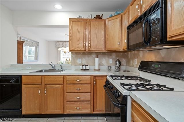 13 Eagles Nest Ln, Hardyston Twp., NJ 07419