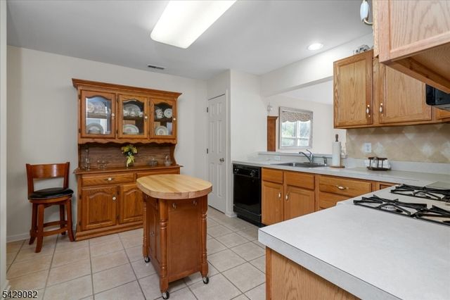 13 Eagles Nest Ln, Hardyston Twp., NJ 07419