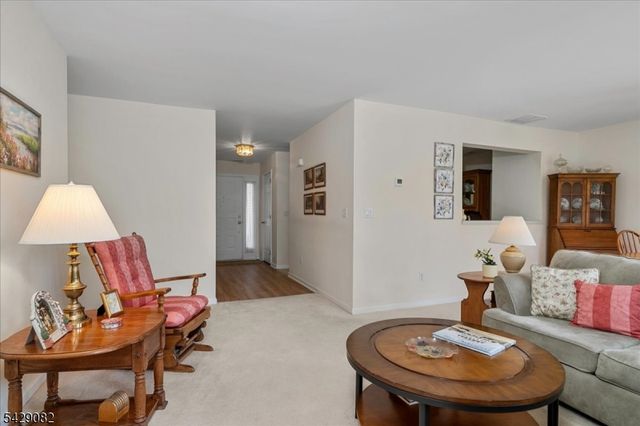 13 Eagles Nest Ln, Hardyston Twp., NJ 07419
