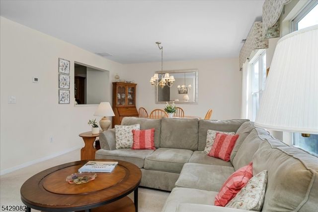 13 Eagles Nest Ln, Hardyston Twp., NJ 07419