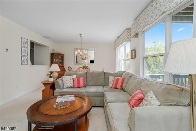 13 Eagles Nest Ln, Hardyston Twp., NJ 07419