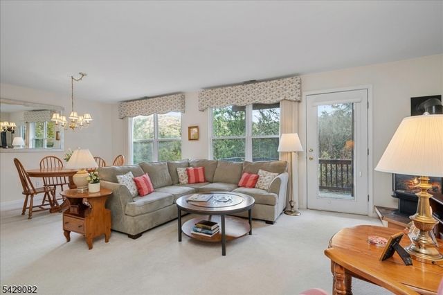 13 Eagles Nest Ln, Hardyston Twp., NJ 07419
