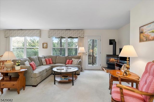 13 Eagles Nest Ln, Hardyston Twp., NJ 07419