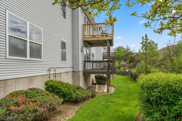 13 Eagles Nest Ln, Hardyston Twp., NJ 07419