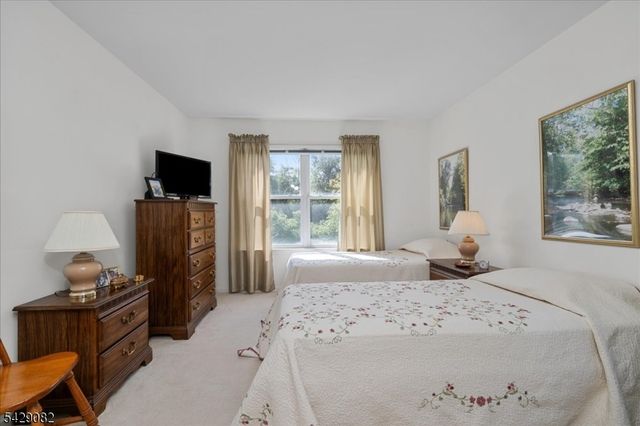 13 Eagles Nest Ln, Hardyston Twp., NJ 07419