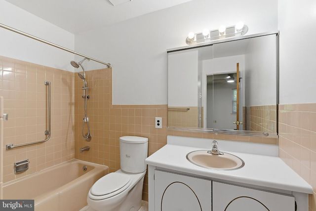 24 SALEM DR, Whiting, NJ 08759