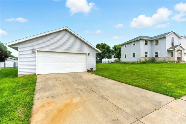 619 Sal Avenue, Dunkerton, IA 50626