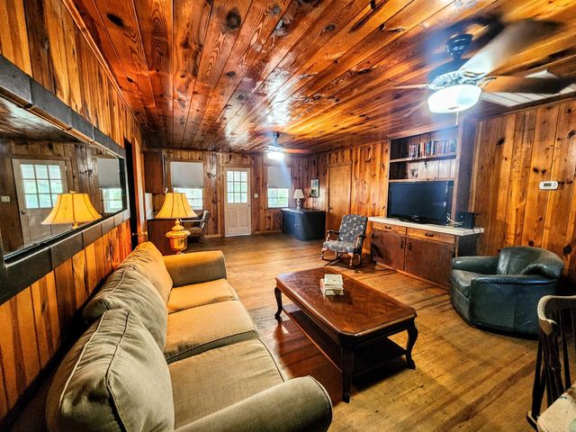 308 Sandcrest Dr., North Myrtle Beach, SC 29582