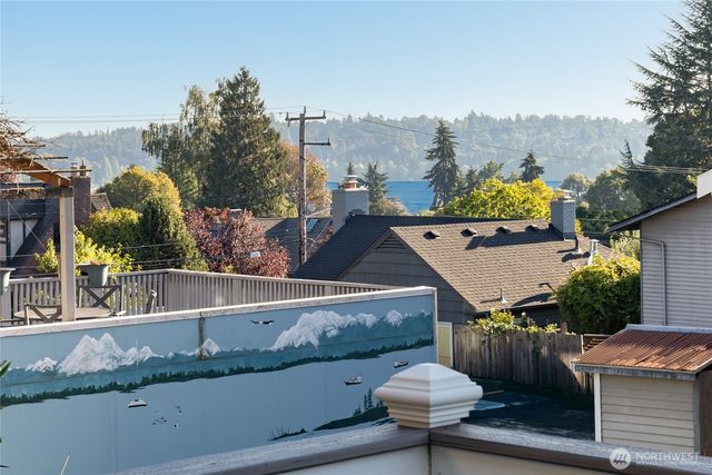 7717 2nd Avenue NE, Seattle, WA 98115