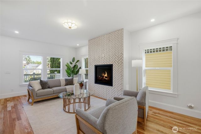 7717 2nd Avenue NE, Seattle, WA 98115