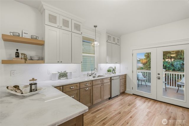 7717 2nd Avenue NE, Seattle, WA 98115