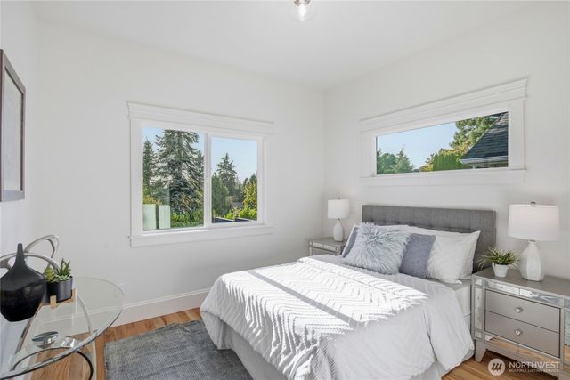 7717 2nd Avenue NE, Seattle, WA 98115