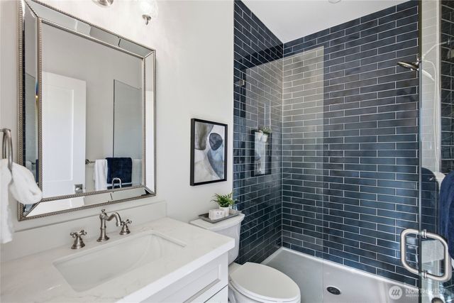 7717 2nd Avenue NE, Seattle, WA 98115