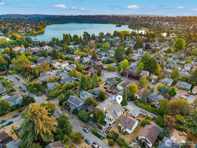 7717 2nd Avenue NE, Seattle, WA 98115