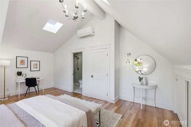 7717 2nd Avenue NE, Seattle, WA 98115