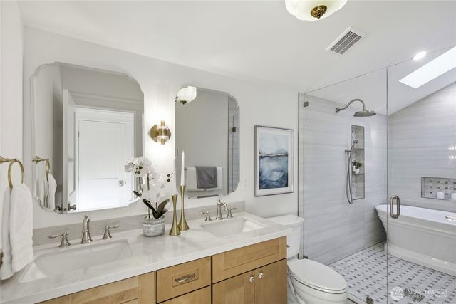 7717 2nd Avenue NE, Seattle, WA 98115