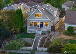 7717 2nd Avenue NE, Seattle, WA 98115