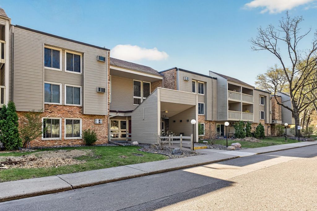 4045 Hodgson Road 211, Shoreview, MN 55126 — photo 2