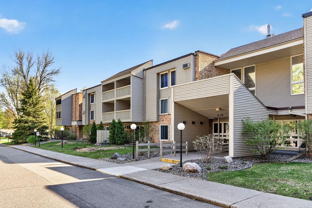 4045 Hodgson Road 211, Shoreview, MN 55126 — photo 3