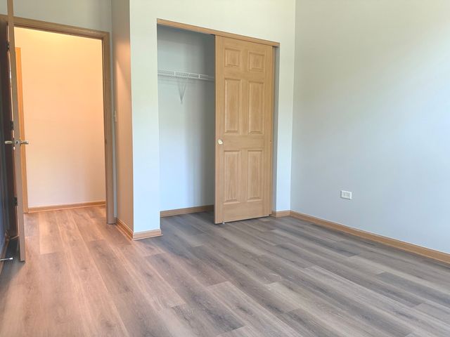 810 Woodewind Drive 810, Naperville, IL 60563