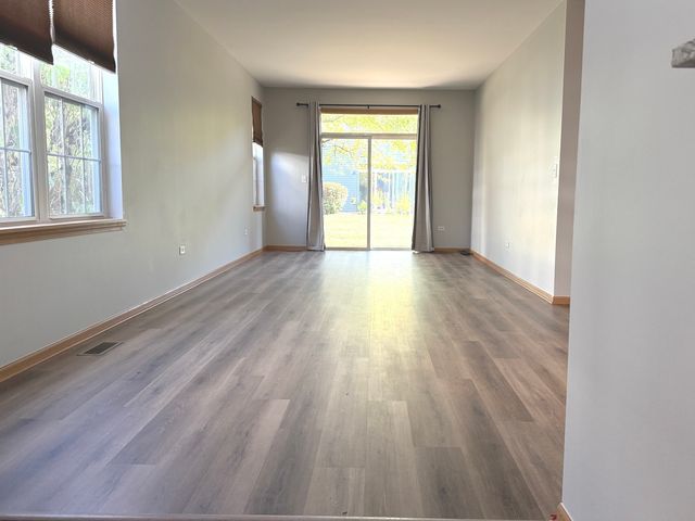 810 Woodewind Drive 810, Naperville, IL 60563