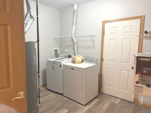 810 Woodewind Drive 810, Naperville, IL 60563