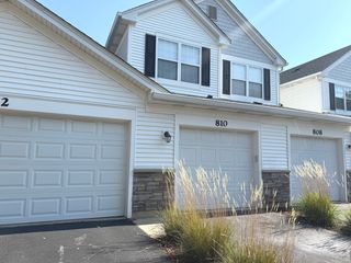 810 Woodewind Drive 810, Naperville, IL 60563