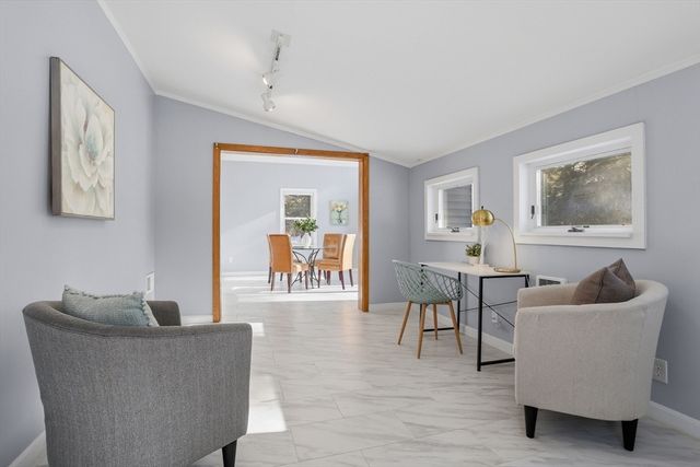 18 Hayward Rd, Acton, MA 01720