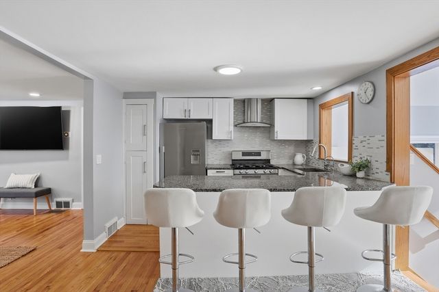 18 Hayward Rd, Acton, MA 01720