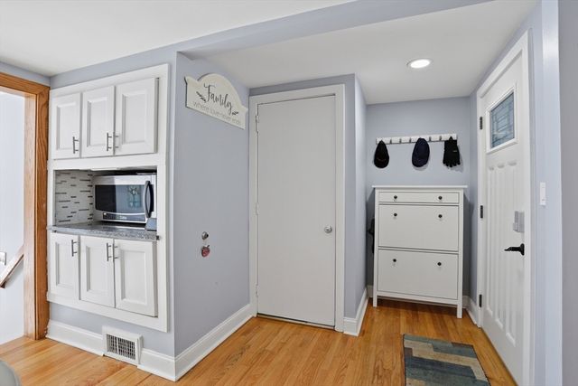 18 Hayward Rd, Acton, MA 01720