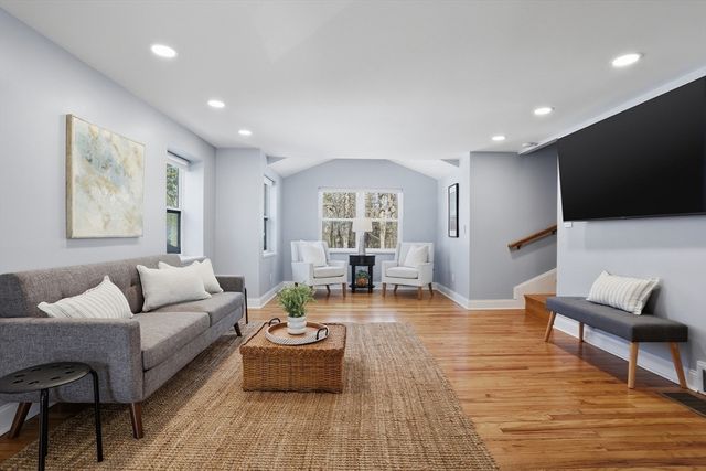 18 Hayward Rd, Acton, MA 01720