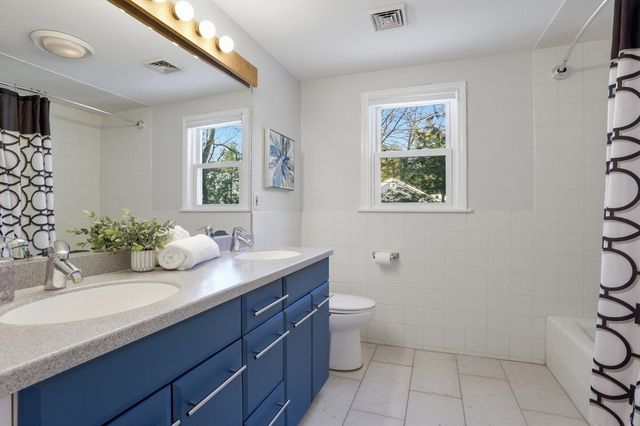 18 Hayward Rd, Acton, MA 01720