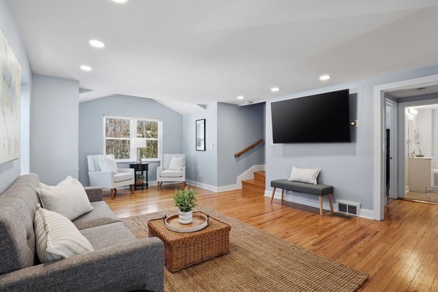 18 Hayward Rd, Acton, MA 01720