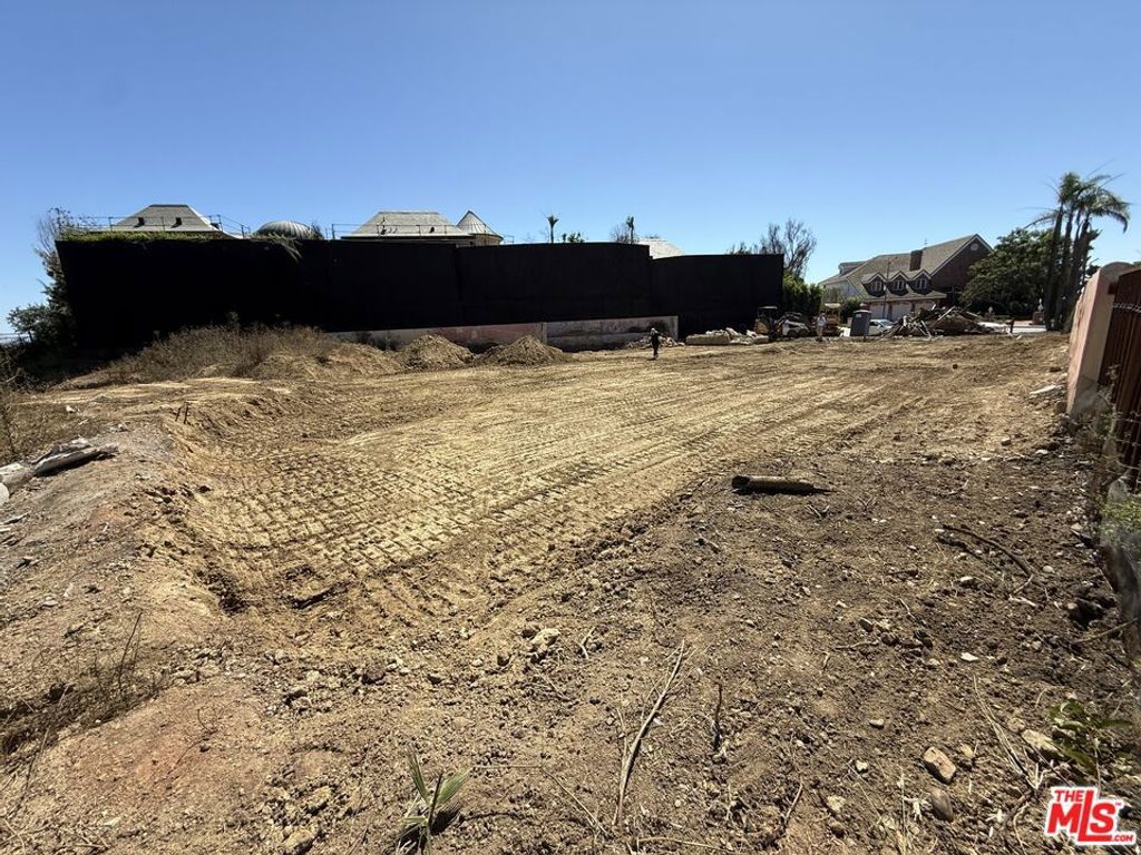 Image 10 of property listing at 1475 Via Cresta, Pacific Palisades, CA 90272