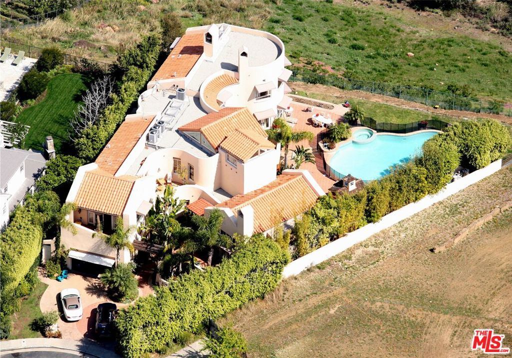 Image 18 of property listing at 1475 Via Cresta, Pacific Palisades, CA 90272