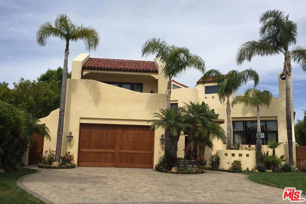 Image 20 of property listing at 1475 Via Cresta, Pacific Palisades, CA 90272