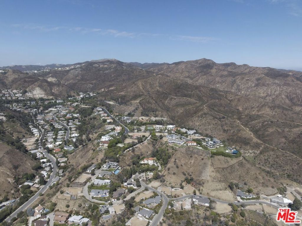 Image 42 of property listing at 1475 Via Cresta, Pacific Palisades, CA 90272