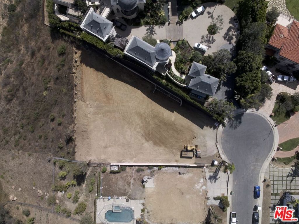 Image 8 of property listing at 1475 Via Cresta, Pacific Palisades, CA 90272